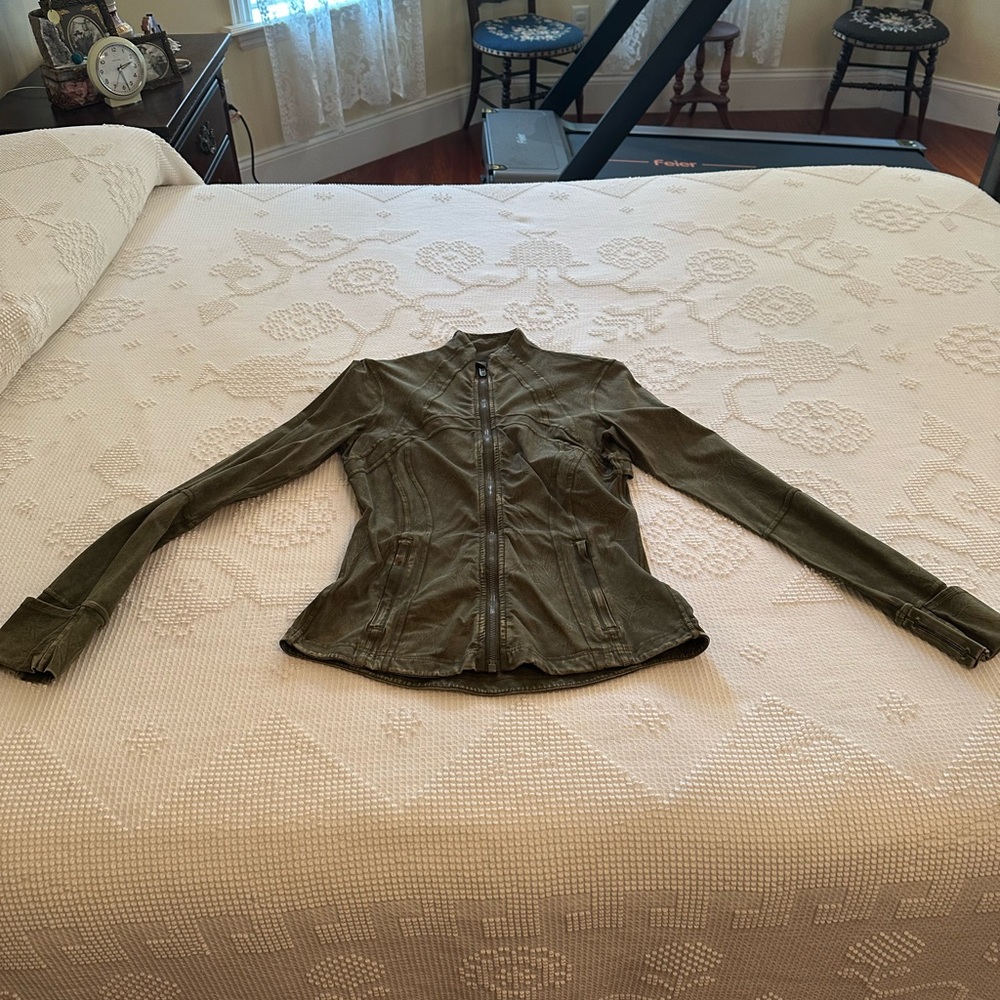 LULULEMON DEFINE JACKET NULU GREEN SIZE 6